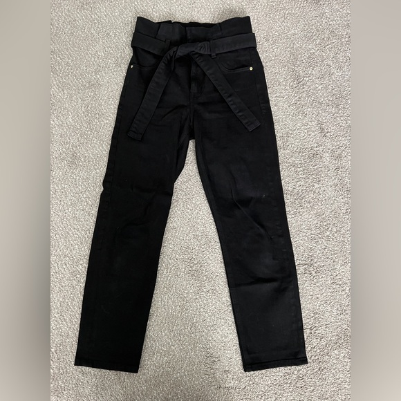 Frame. Size 23. Black. Paperbag Waist with Belt. Wide Leg Jeans. High Rise. - Picture 3 of 4